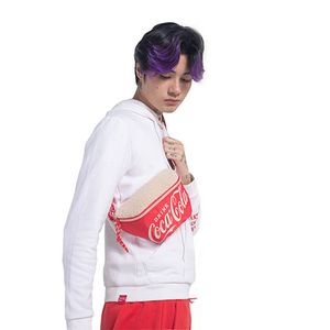 Pochete Coca-Cola Cozy